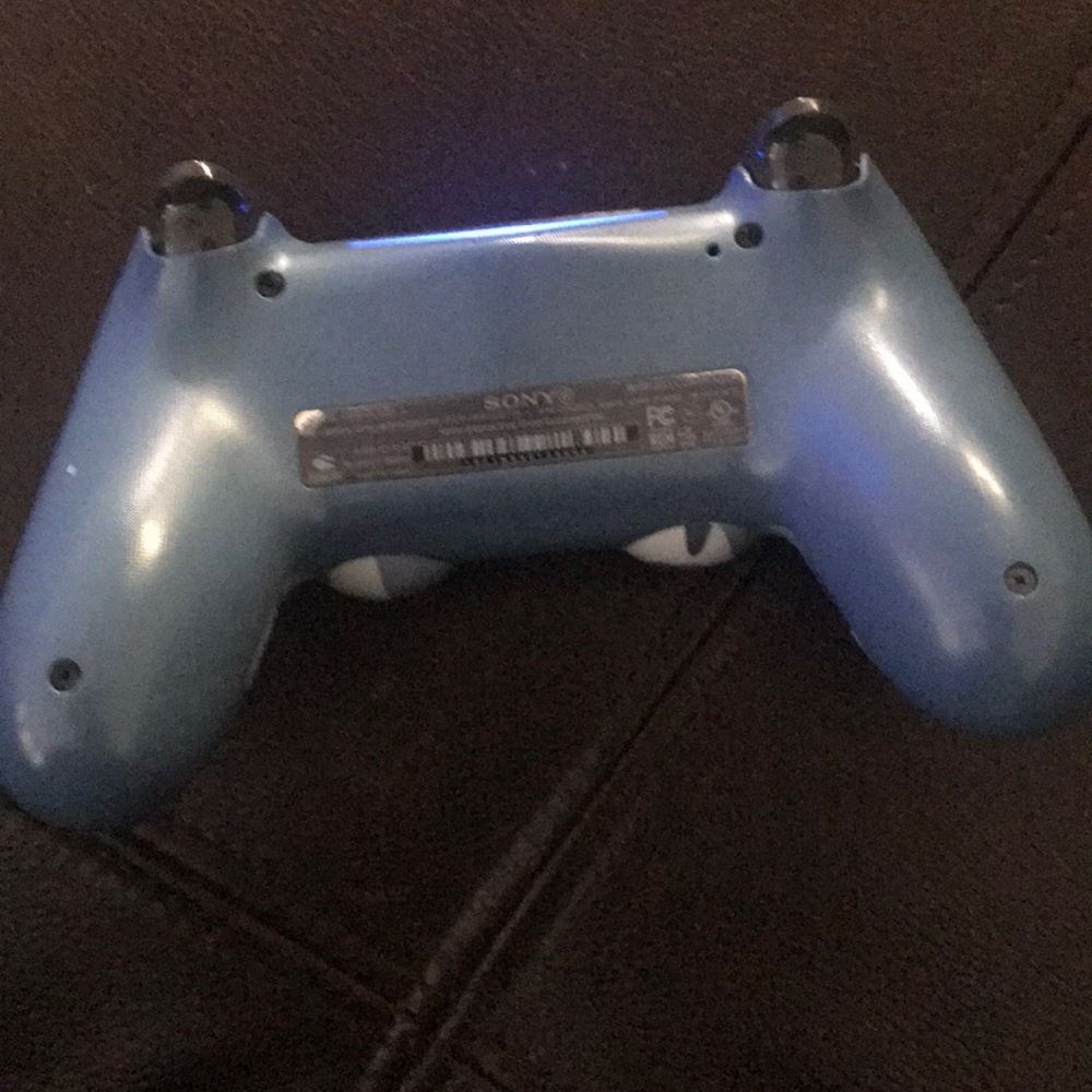 Used PS4 Controller - Picture 2 of 2